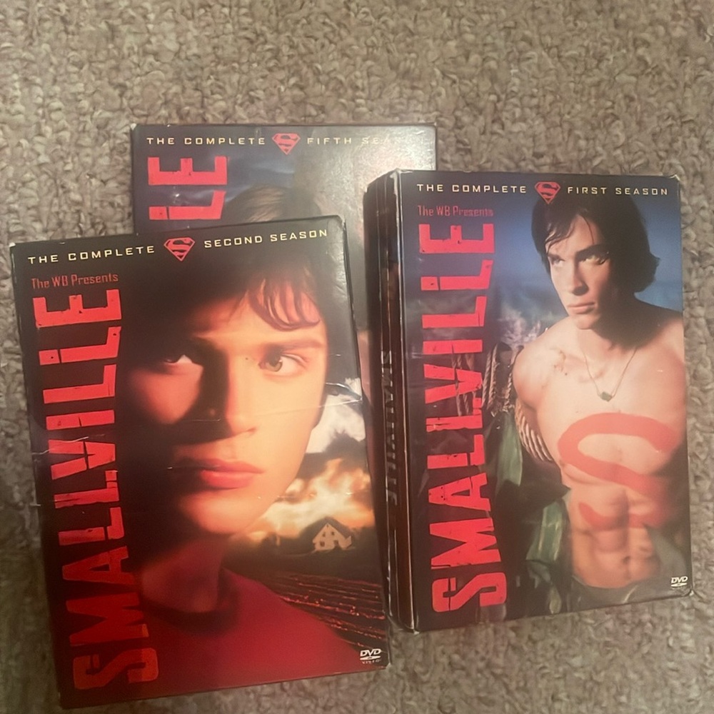 Smallville. DVD
Season 1,2 and 5
Very good condition